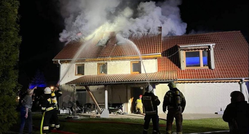 Palił się dach i poddasze