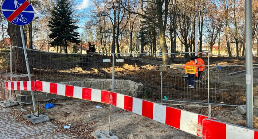 Prace trwają, a gmina już płaci wykonawcy. Dlaczego?