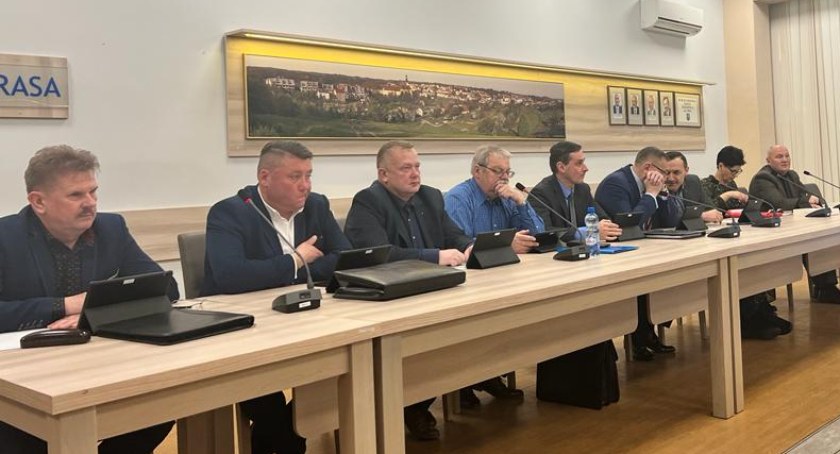 Arogancja, buta, ignorowanie mieszkańców i… ukrywanie opinii prawnej