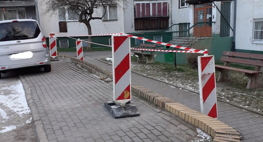 Interwencja:  Upadły murek na trzebnickim osiedlu