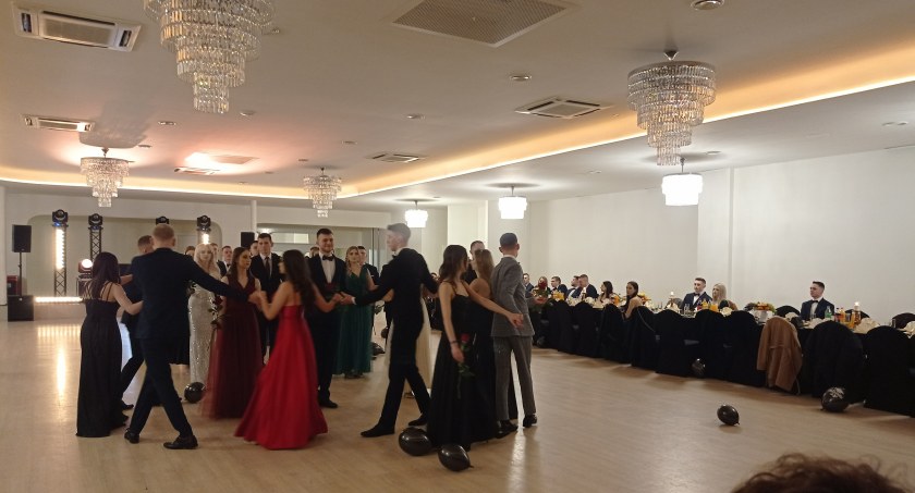 Ich pierwszy bal