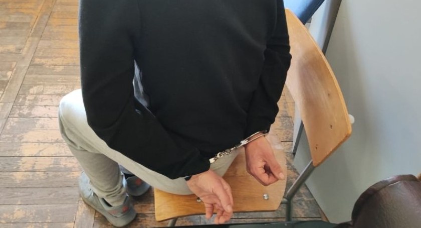 Był wulgarny i naruszył nietykalność policjantów