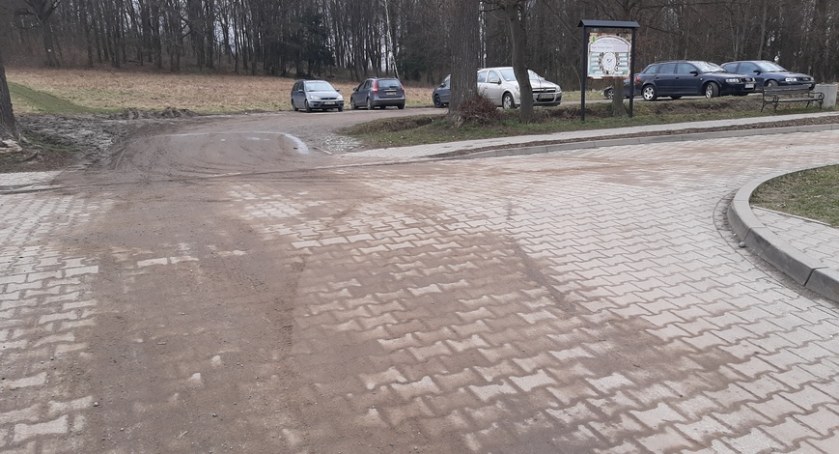 Niebezpiecznie przy szkole