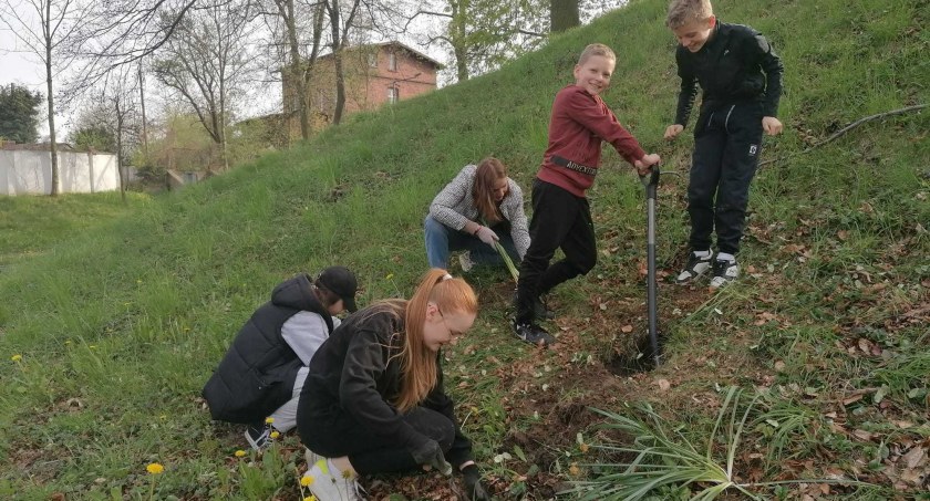 Kwiatek dla Ziemi z okazji jej święta