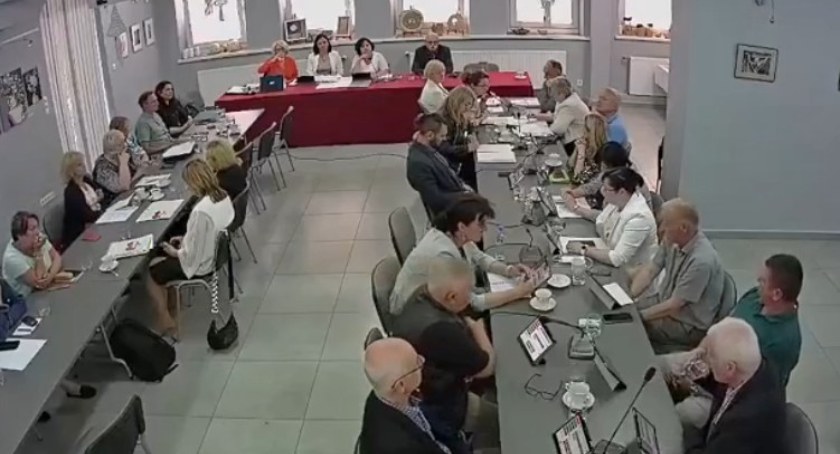 Radny: Wyzwiska, obelgi, pomówienia, krzyki. To jest taki teatr, show