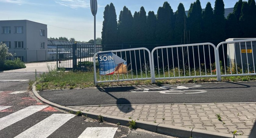 Plakaty posłanki PiS wiszą nielegalnie