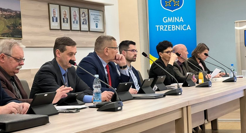 Majątki i zarobki trzebnickich radnych