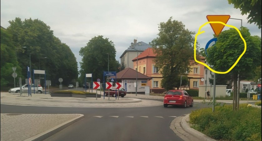 Niewidoczne znaki - czy problem zostanie dostrzeżony?