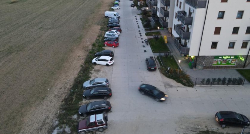 Umowa podpisana, ale przebudowy nie ma. Nie będzie też parkingów