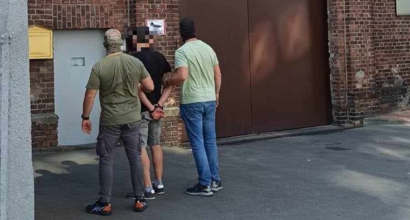 Ukrywał się przez 20 lat. Policja w końcu go namierzyła