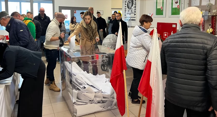 Znamy frekwencję z godziny 12.00. Zobaczcie jak głosowano w gminach