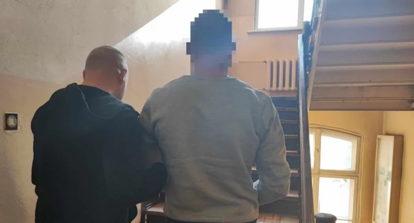 Kopał i bił policjantów. Grozi mu 10 lat odsiadki