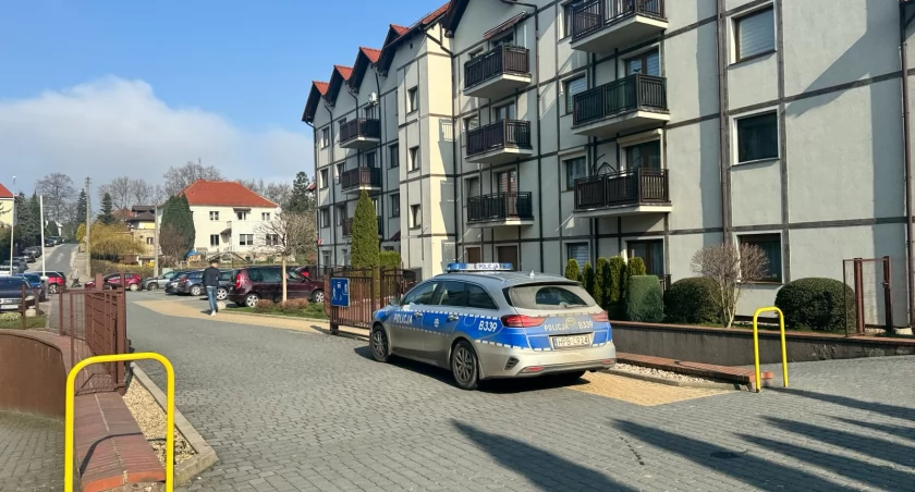Tragedia na trzebnickim osiedlu. Znaleziono ciało znanego lekarza