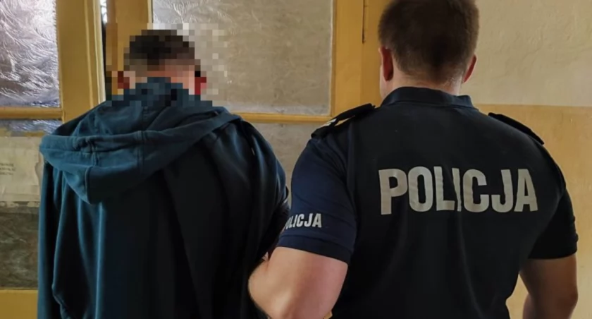 Wybił szybę i ukradł kilka butelek wódki
