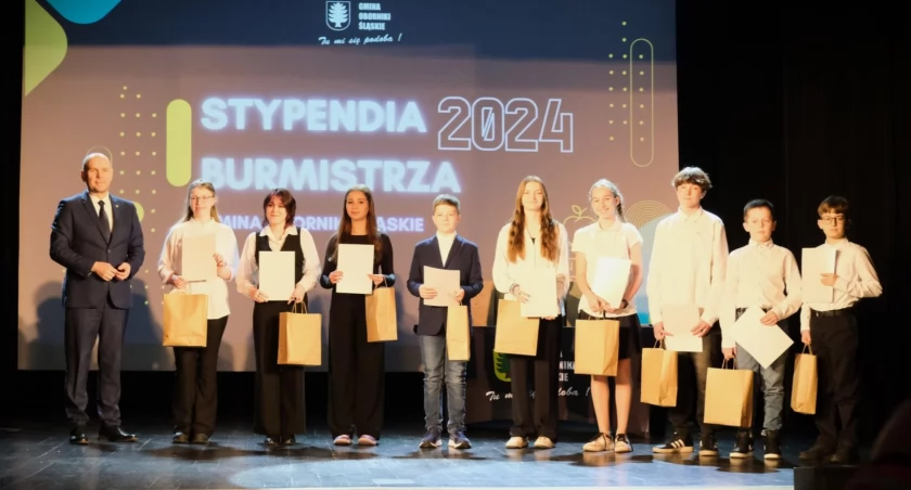 Otrzymali po 1000 zł. Publikujemy listę stypendystów