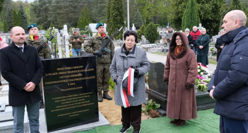 Odsłonięty został pomnik poświęcony pamięci pomordowanych Polaków, Ormian i Ukraińców