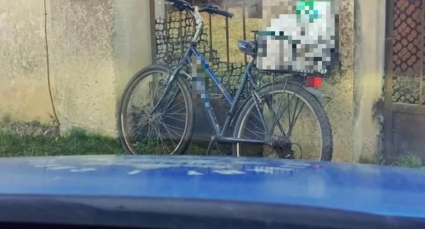 Jechał rowerem. Zamknęli go w więzieniu