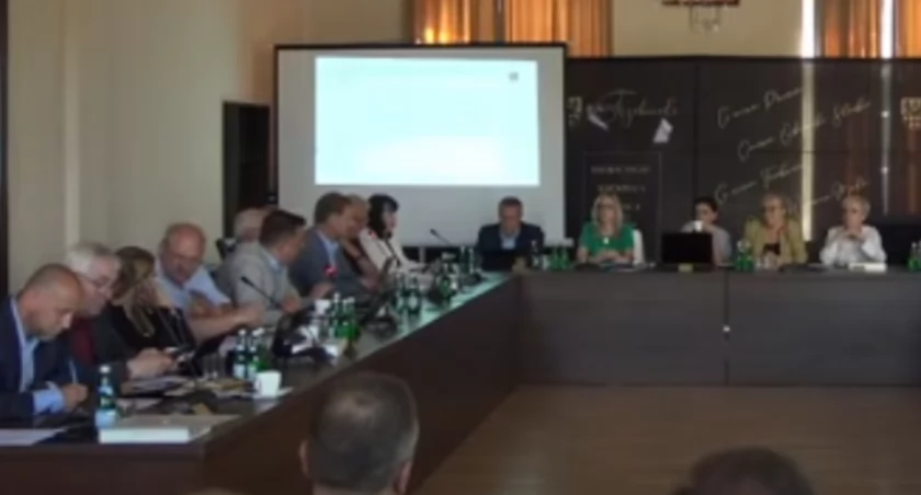 Wynagrodzenie starosty budzi wątpliwości radnych opozycji