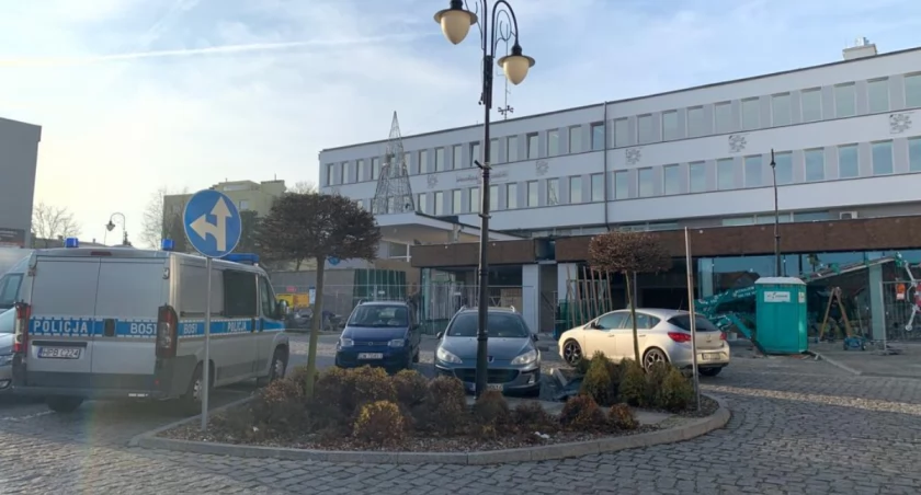 Prokuratura rozszerza zarzuty dla urzędników. Niektórzy przyznają się do przestępstw