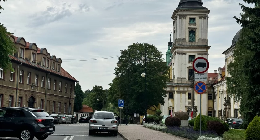 Czytelnicy pytają - Gdzie są służby i czemu problem trwa od tak dawna?