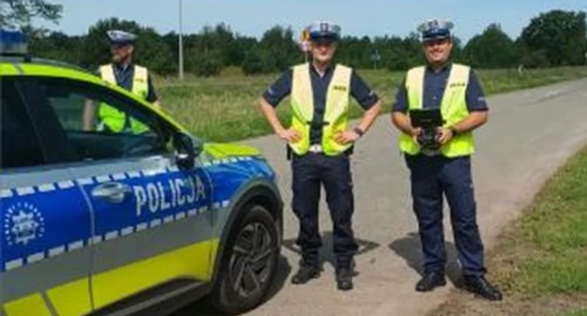 Nie widzieli policjantów, oni ich widzieli. Posypały się mandaty