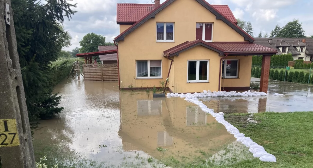 Wylała Ława. Zalane są posesje