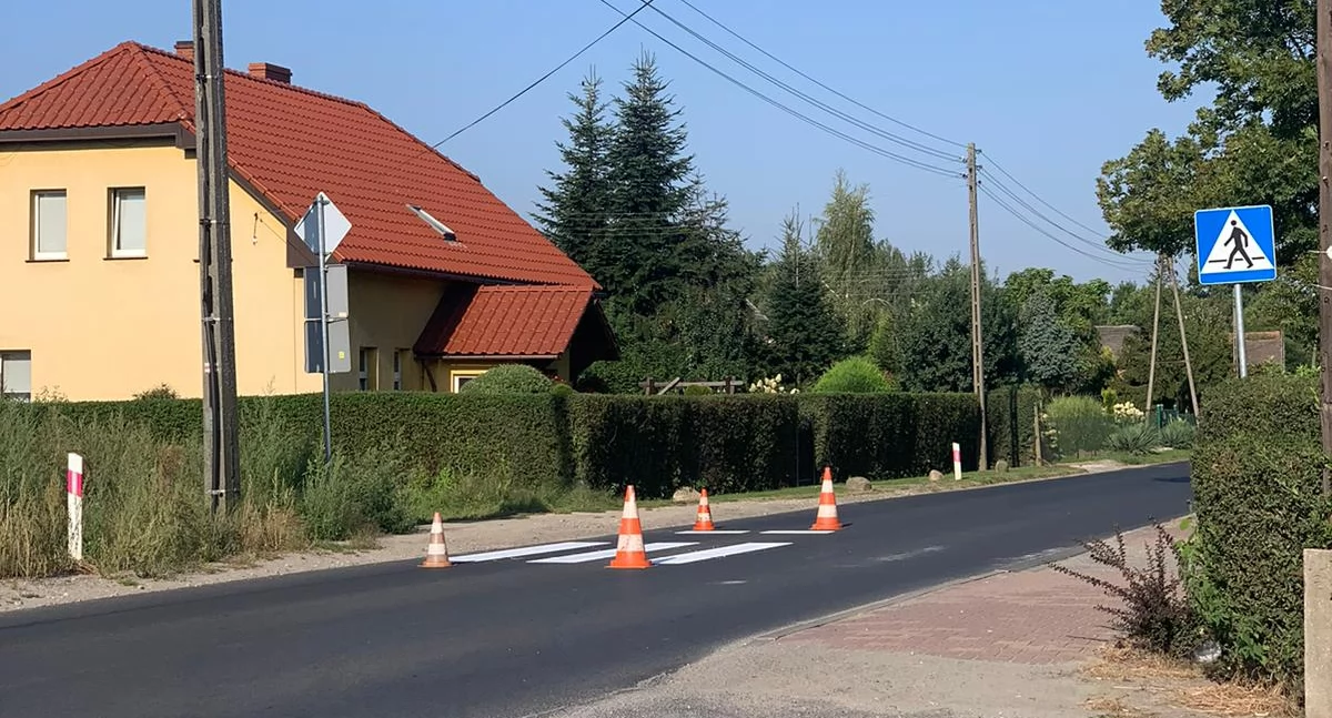 Malują pasy na przejściu!