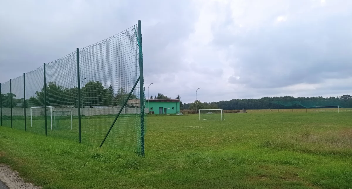 Wołała o pomoc. Na boisku znaleźli jej ciało