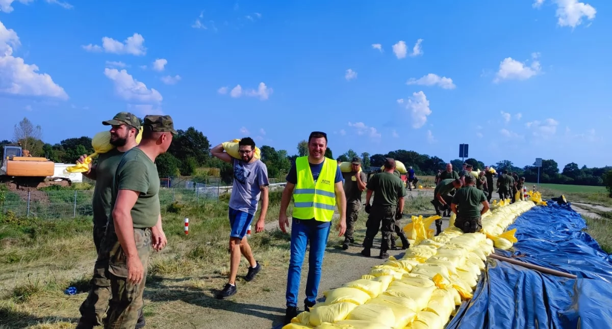 Walka z żywiołem: działania przeciwpowodziowe w gminie Wisznia Mała