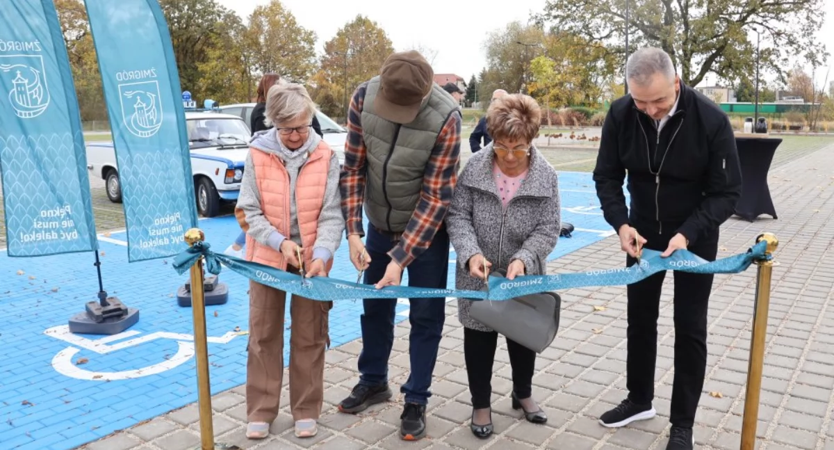 Nowy parking otwarty. Były darmowe zapachy do samochodu oraz skrobaczki do szyb