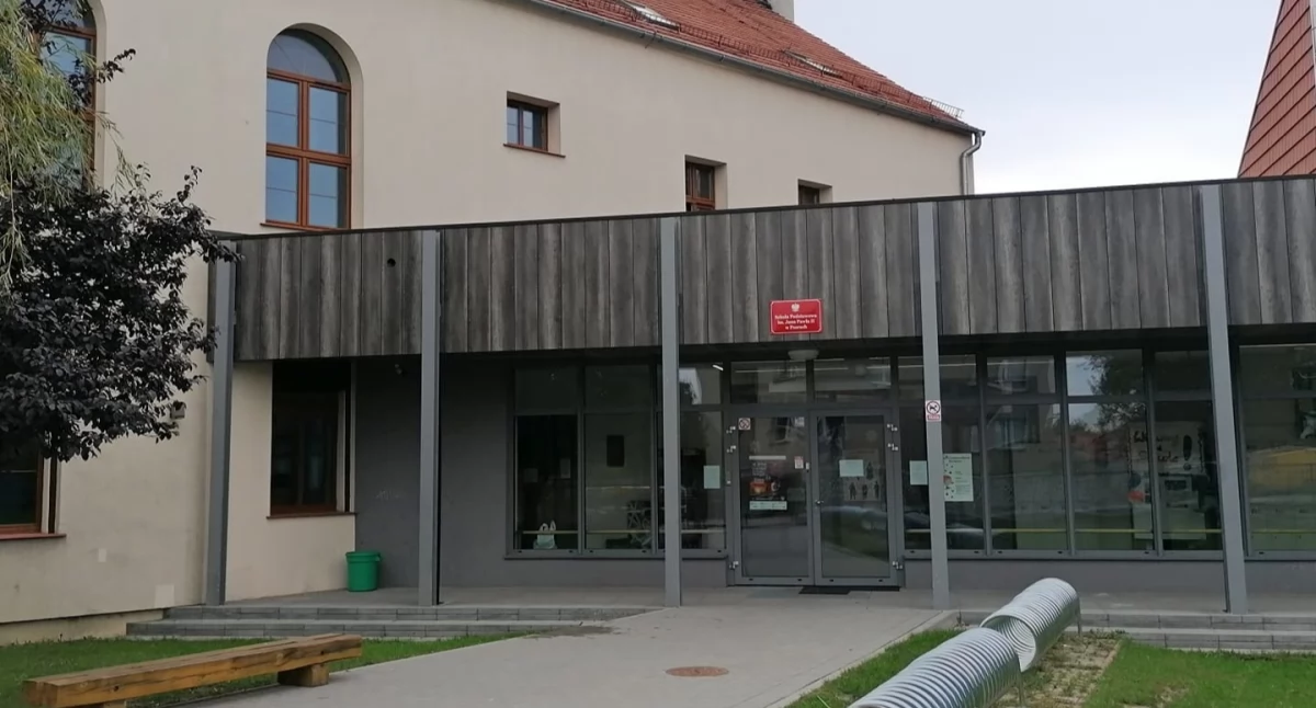 Składki na farbę i papier w szkołach: dobrowolność czy przymus?