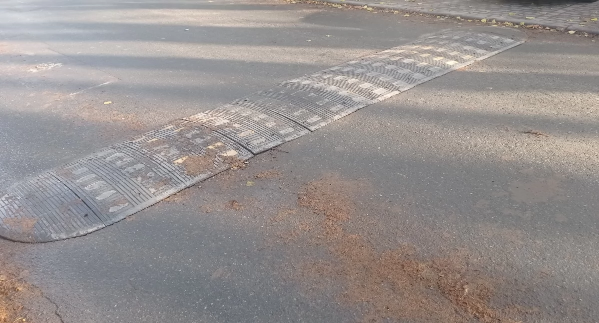 Hałas jest taki, że dom popękał
