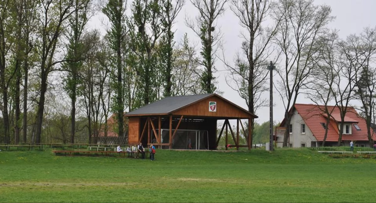 Spór o boisko. W tle oskarżenia o zastraszanie