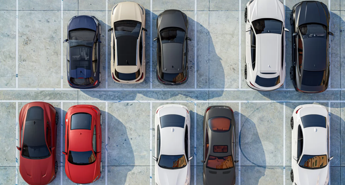 Zewnętrzny parking z transferem na Lotnisko Chopina – jak to działa?
