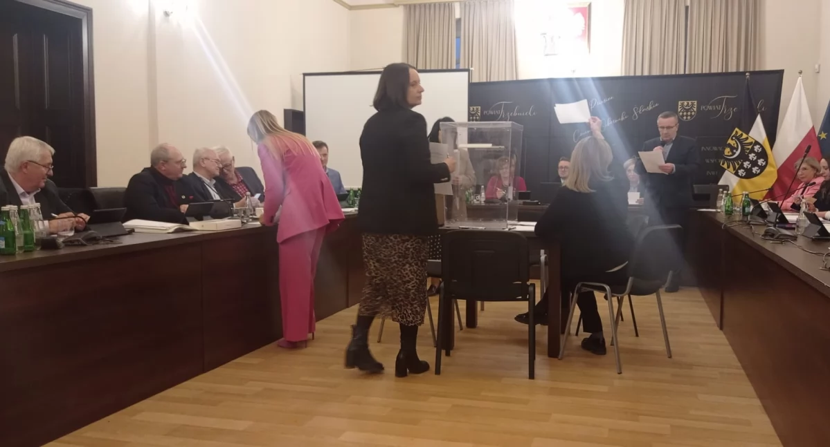 Głosowanie nad wnioskiem o odwołanie starosty