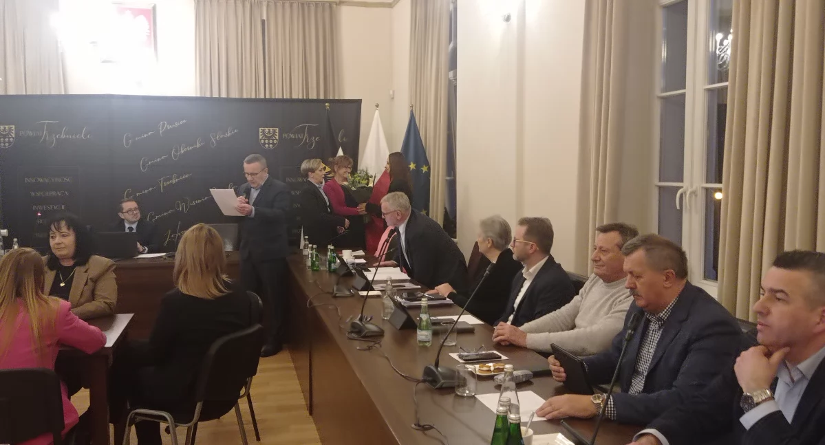 Starosta odwołana? Opóźniona sesja i polityczne napięcia w powiecie
