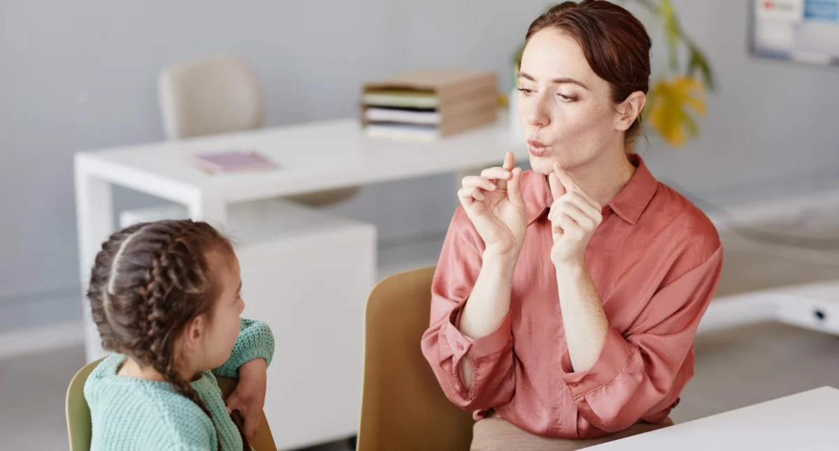Surdopedagogika – studia, które pokażą Ci jak edukować osoby z niepełnosprawnością słuchową!