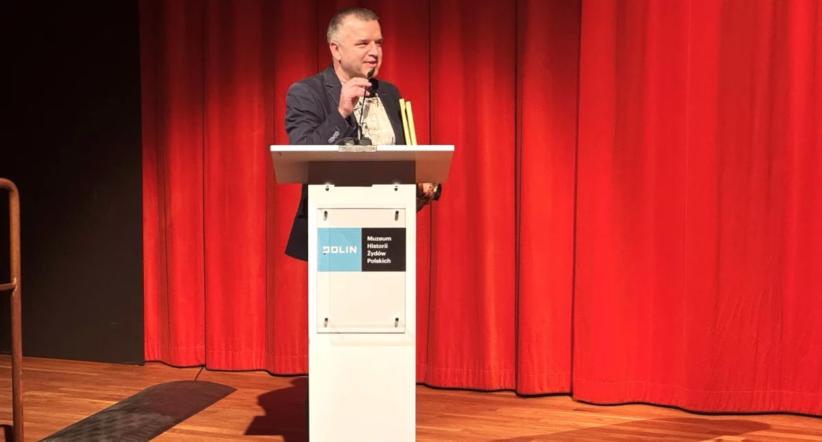 Dziennikarz NOWej gazety z główną nagrodą w kategorii DZIENNIKARSTWO ŚLEDCZE