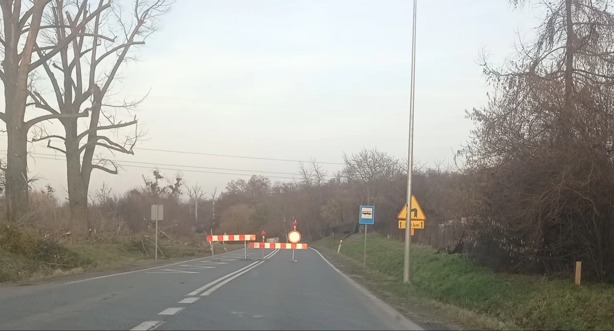 Zamknięcie drogi między Trzebnicą, a Cerekwicą. Wydłużono termin zakończenia przebudowy