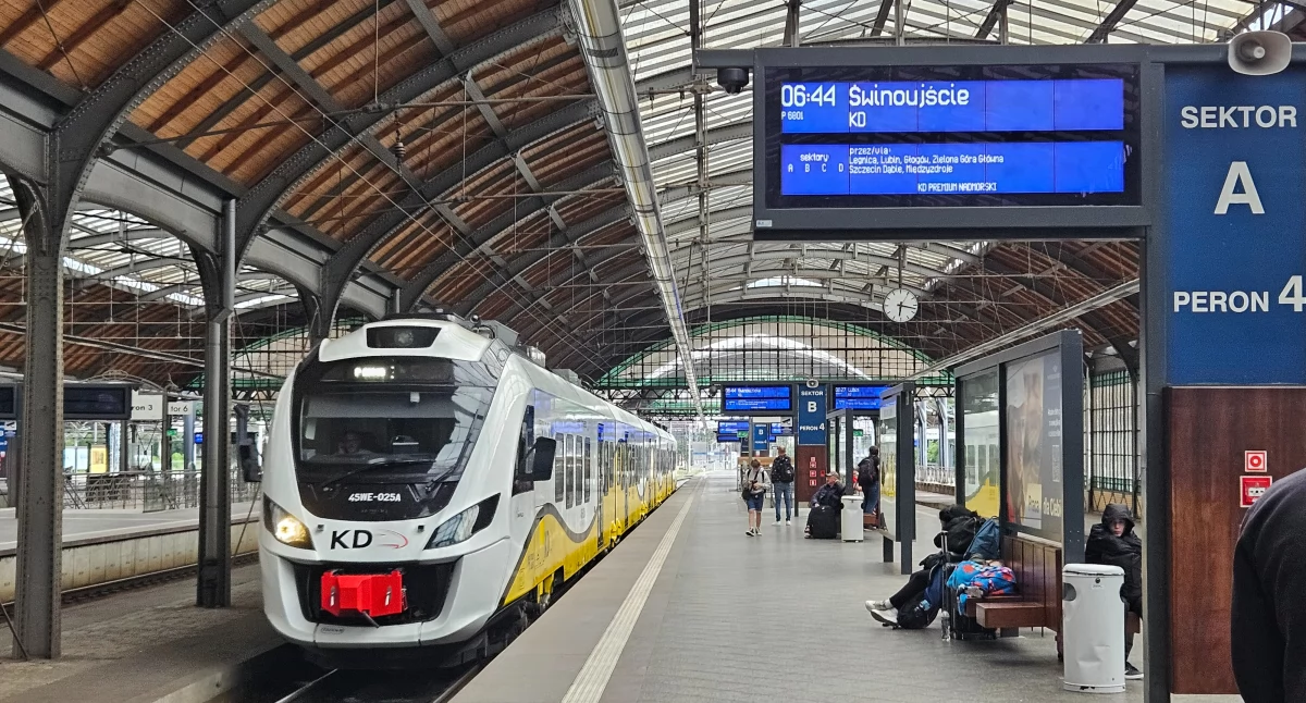 Wakacyjny hit Kolei Dolnośląskich wraca na tory! Z Dolnego Śląska prosto nad Bałtyk