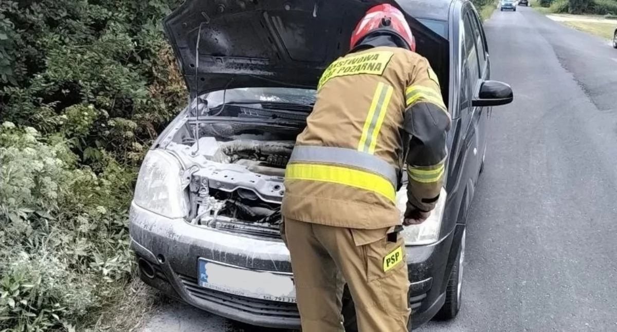 Pożar samochodu w Trzebnicy