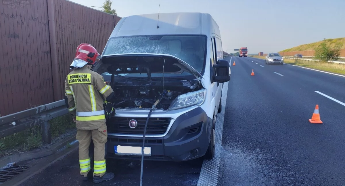 Pożar samochodu na drodze ekspresowej S5 w Wiszni Małej - akcja straży pożarnej zakończona powodzeniem