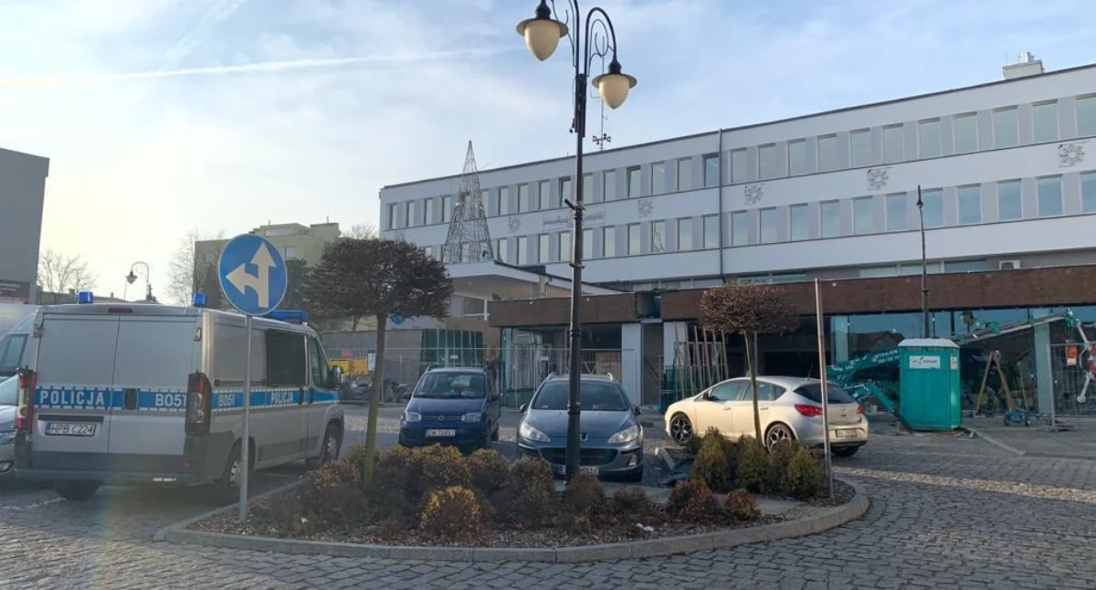 Zatrzymanie i zarzuty. Burmistrz wydaje oświadczenie, ale robi to na prywatnym profilu