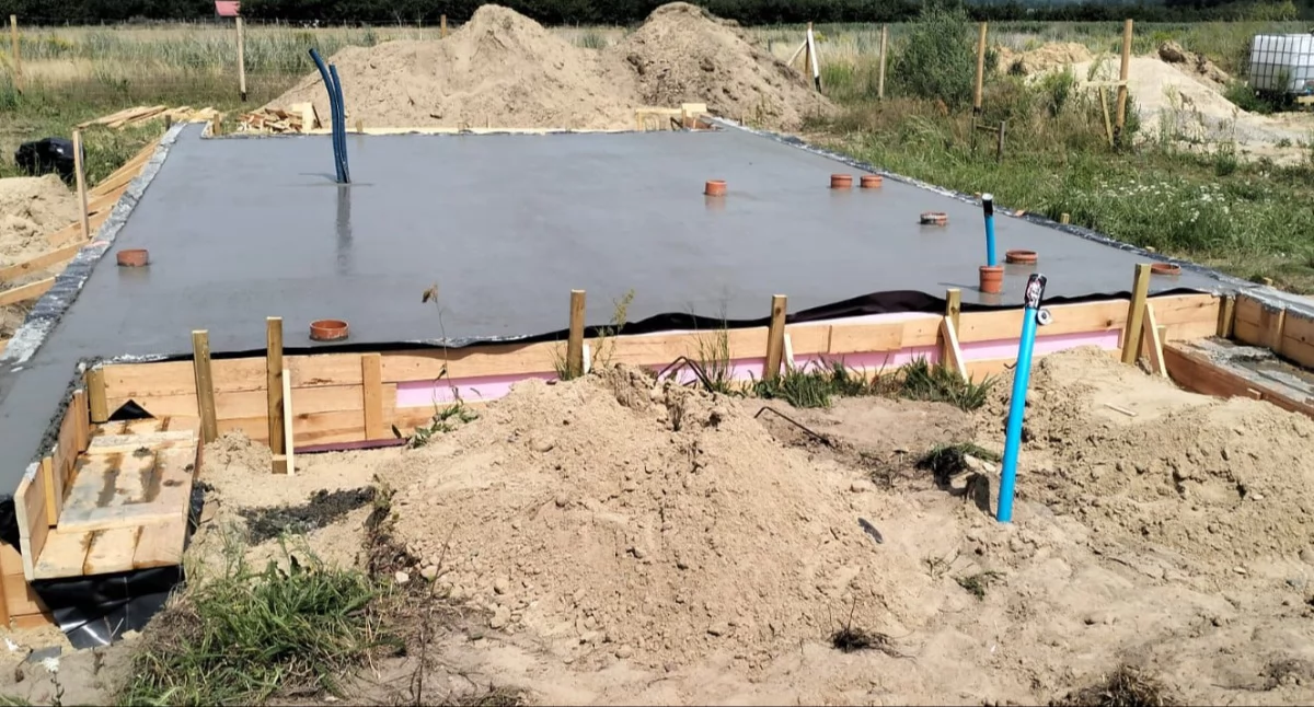 220 tys. zł trafiło do wykonawcy. Teraz walczy o dom dla siebie i syna