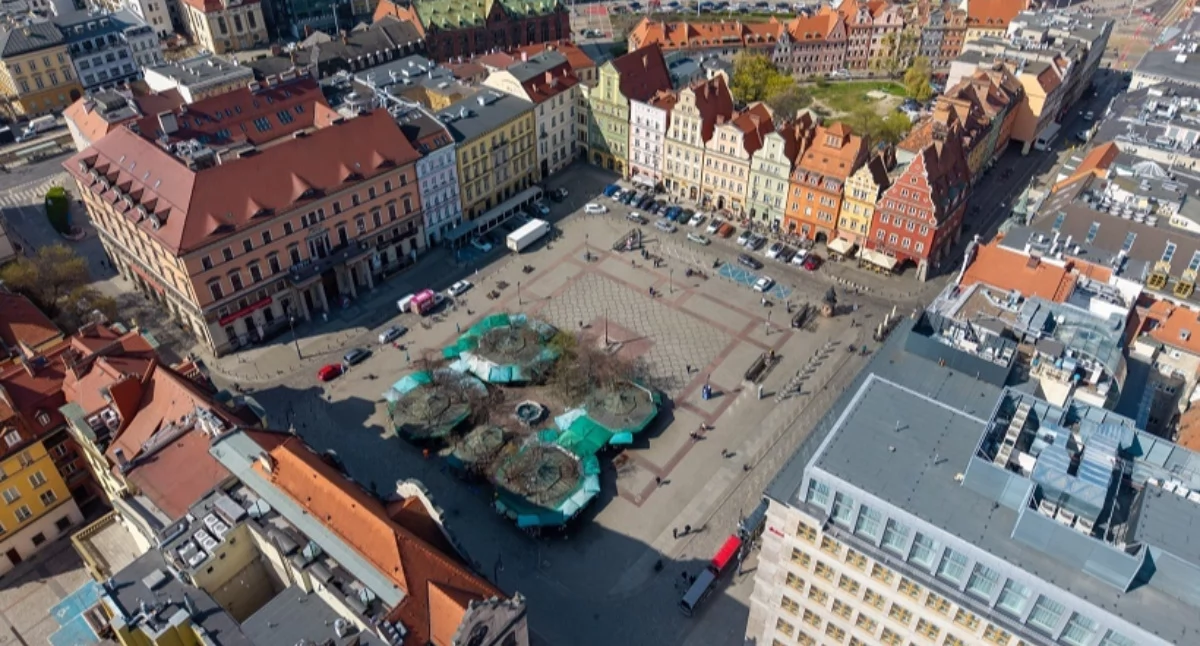 Koniec nocnych „popisów”? Plac Solny zamknięty dla aut nocą i w weekendy