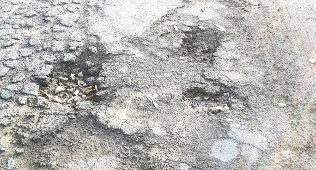 Dziury, szkody i obietnice. Mieszkańcy czekają od lat na remont