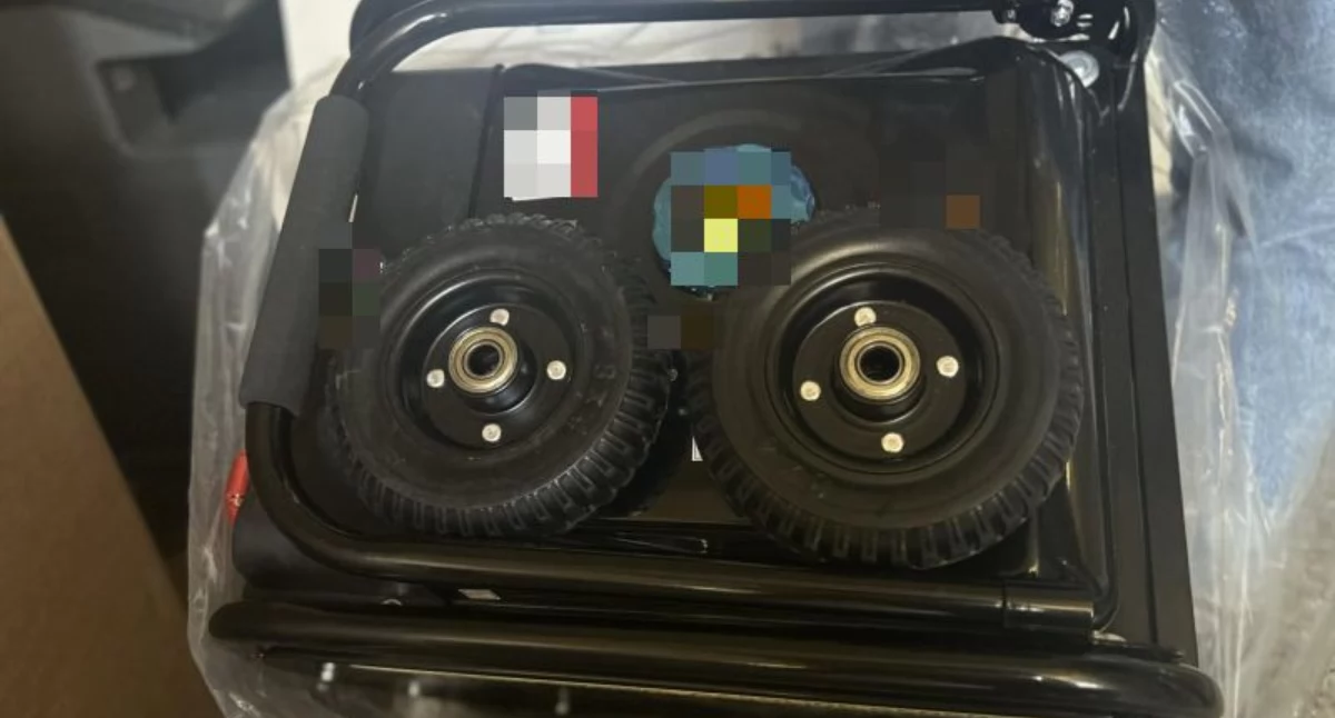 Tajemniczy karton. Czy został porzucony?