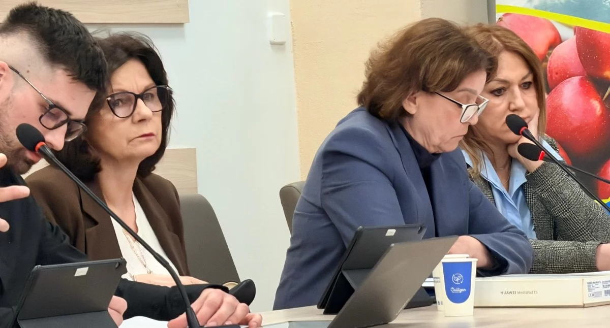 Kto będzie wyznaczał opłaty cmentarne? Sprawa wróciła na sesję