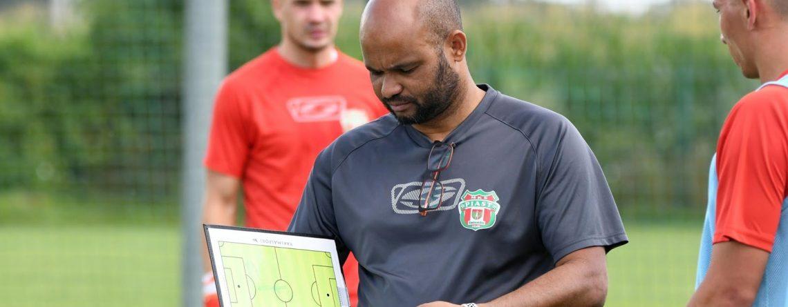 Po 17 miesiącach pracy z klubem żegna się trener Edi Carlo Dias Marçal.