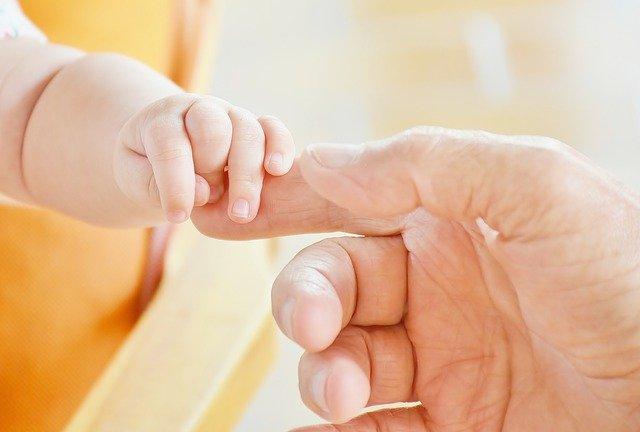 Wyprawka dla dziecka - co zabrać do szpitala, jak przygotować pokój?